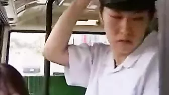 Paying for a ticket on a bus using Tekoki app