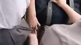 Paying for a ticket on a bus using Tekoki app