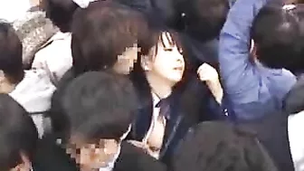 Schoolgirl Fingered on Bus by Japanese in Free Porn
