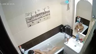 HD hidden cam caught sister preparing her hair and getting wet in the bathtub
