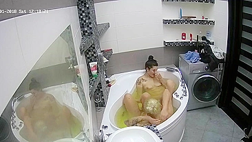 The caught sister enjoys the bathtub together with the thick blonde lesbian