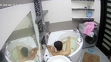 He caught sister relaxing and taking a break in the tub and she is all naked