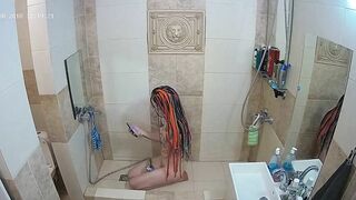 I caught sister while she is naked in the bathroom so I can see her tattoos