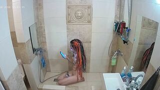 I caught sister while she is naked in the bathroom so I can see her tattoos