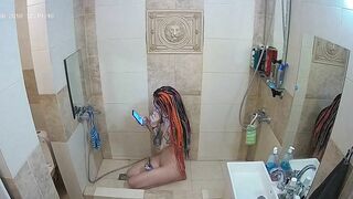 I caught sister while she is naked in the bathroom so I can see her tattoos