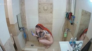 I caught sister while she is naked in the bathroom so I can see her tattoos