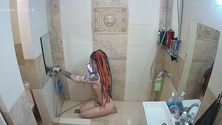 I caught sister while she is naked in the bathroom so I can see her tattoos