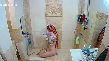 I caught sister while she is naked in the bathroom so I can see her tattoos