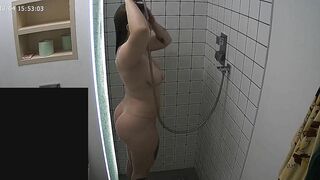 He caught sister and her fat ass getting wet while having a nice shower