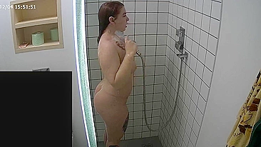 He caught sister and her fat ass getting wet while having a nice shower