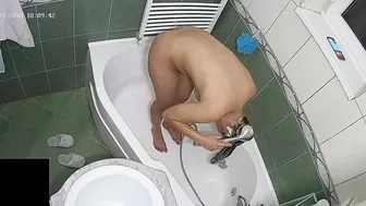 A hidden camera put on the top of the bath leads to another caught sister