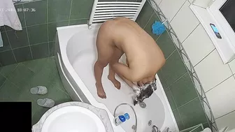 A hidden camera put on the top of the bath leads to another caught sister