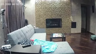 I caught sister coming naked after the shower and she continued being nude