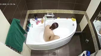 A man caught sister with sexy feet being naked in the bathtub and very wet too