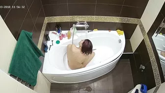 A man caught sister with sexy feet being naked in the bathtub and very wet too