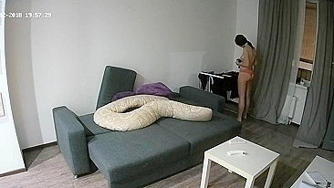 Friend caught sister topless in the middle of the room and oblivious to it all