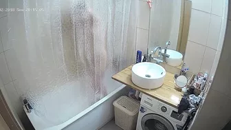 I caught sister on camera but everything is so blurry for me to see her body