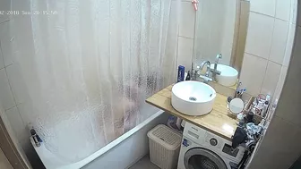 I caught sister on camera but everything is so blurry for me to see her body