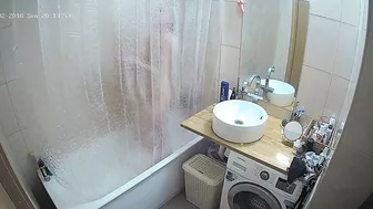 I caught sister on camera but everything is so blurry for me to see her body