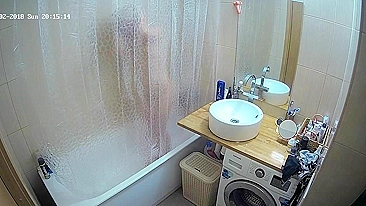 I caught sister on camera but everything is so blurry for me to see her body