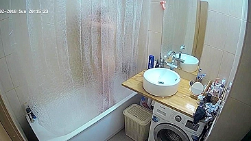 I caught sister on camera but everything is so blurry for me to see her body