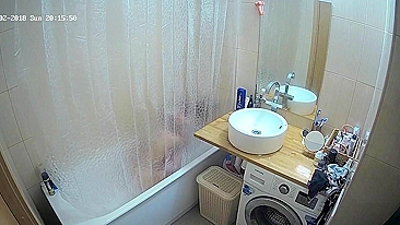 I caught sister on camera but everything is so blurry for me to see her body