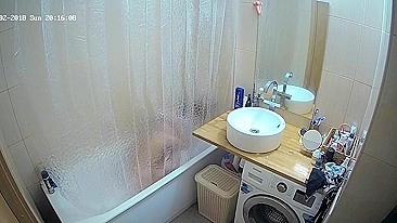 I caught sister on camera but everything is so blurry for me to see her body