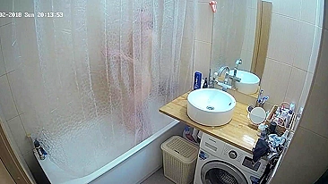 I caught sister on camera but everything is so blurry for me to see her body