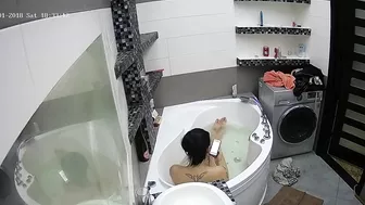 Caught sister relaxing in the small tub and thinks about maybe masturbating
