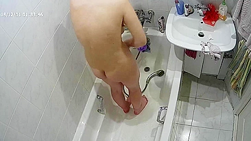 I caught sister naked in the bathroom showing off everything on the hidden cam