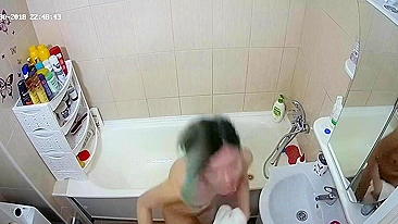 A caught sister with dyed hair is using the water to make her twat very wet