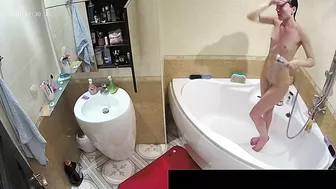 He caught sister standing in the middle of the tub and showing her figure