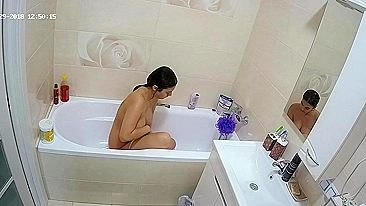 A random camera in the bathroom caught sister rubbing her figure in the tub
