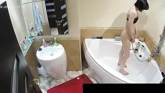 Another caught sister with a fat ass is naked while showing off in the bath