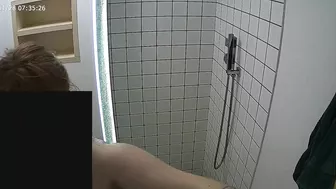 I caught sister while she did her best to clean her sexy thick fuckable body