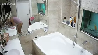 Pervert caught sister undressing in the bathroom before going totally naked