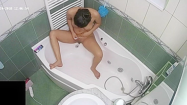 Friend caught sister shaving her pubes instead of having a bath in the tub