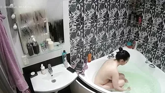 I caught sister while she was reading a book while naked in her bathtub