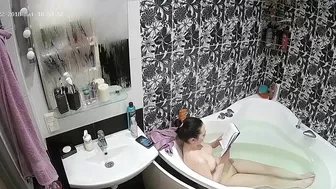 I caught sister while she was reading a book while naked in her bathtub
