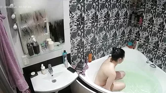 I caught sister while she was reading a book while naked in her bathtub