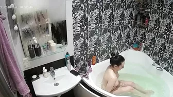 I caught sister while she was reading a book while naked in her bathtub