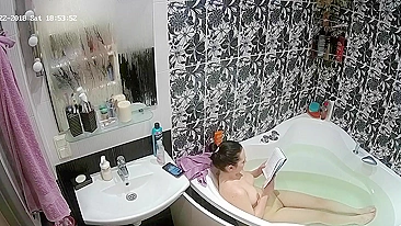 I caught sister while she was reading a book while naked in her bathtub