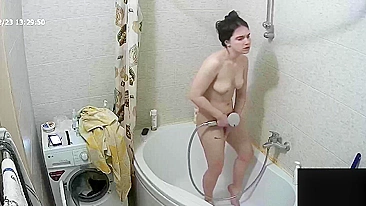 Hidden cam caught sister being naked in the tub showing all of her hot body