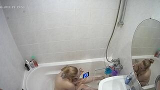 I caught sister making her thick figure clean while in the bath totally naked