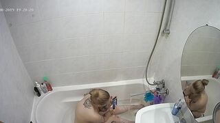 I caught sister making her thick figure clean while in the bath totally naked