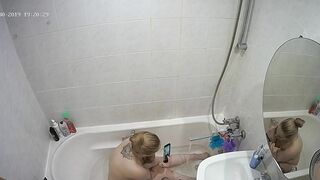 I caught sister making her thick figure clean while in the bath totally naked