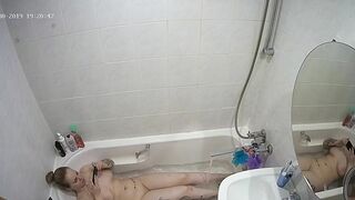 I caught sister making her thick figure clean while in the bath totally naked