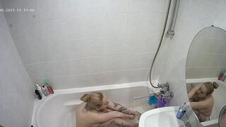 I caught sister making her thick figure clean while in the bath totally naked