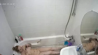 I caught sister making her thick figure clean while in the bath totally naked
