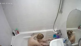 I caught sister making her thick figure clean while in the bath totally naked